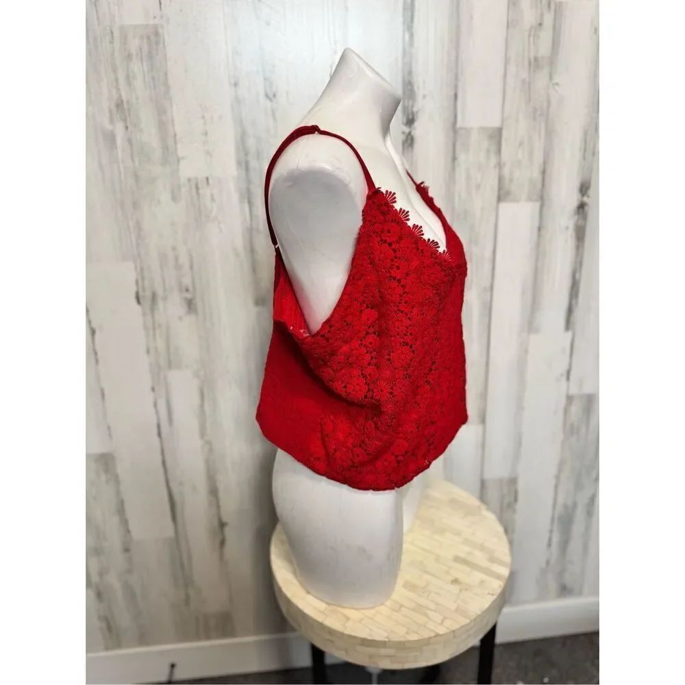 Red tank top - Picture 4 of 6
